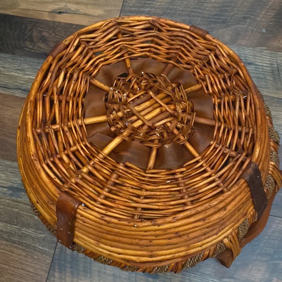 Wicker basket with wood handles - Picture 4 of 6